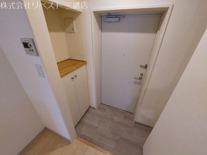 クレスト武蔵野の玄関