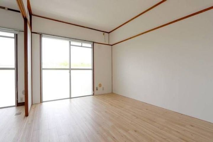 兵庫県三木市志染町西自由が丘2(マンション)の賃貸物件の居間