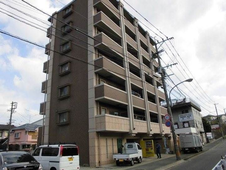 メイワコンチネンタルの外観