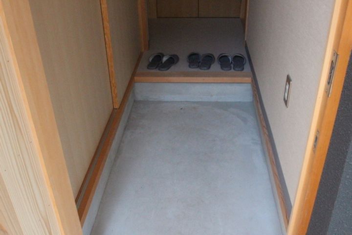 岡山県岡山市北区伊島町2(一戸建)の賃貸物件の玄関