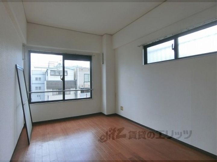 T’sコートの居間