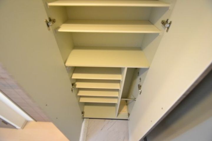 アドバンス三宮シュロスの玄関