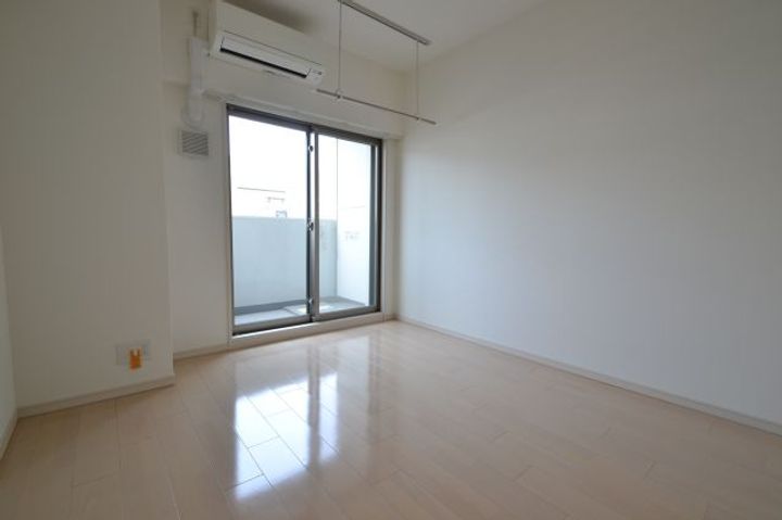 アドバンス三宮シュロスの居間