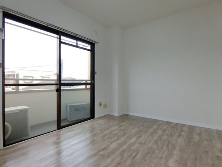 クレスコート国立の内装