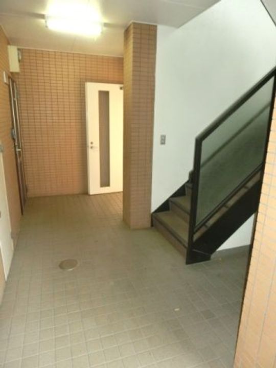 クレスコート国立の地図