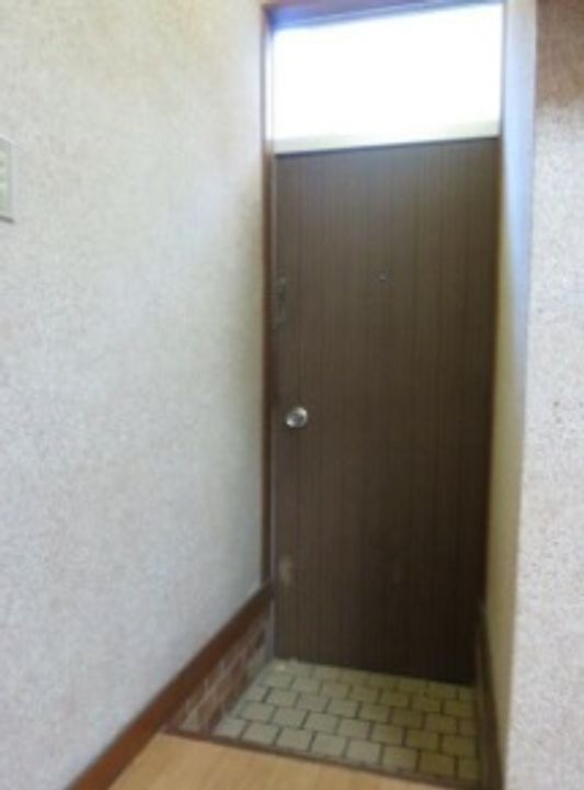 笹野アパートの玄関