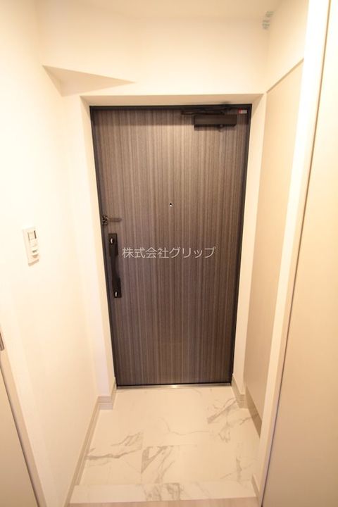 オルタナ横濱阪東橋の玄関