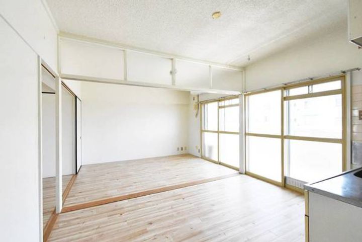 ビレッジハウス越路2号棟の居間
