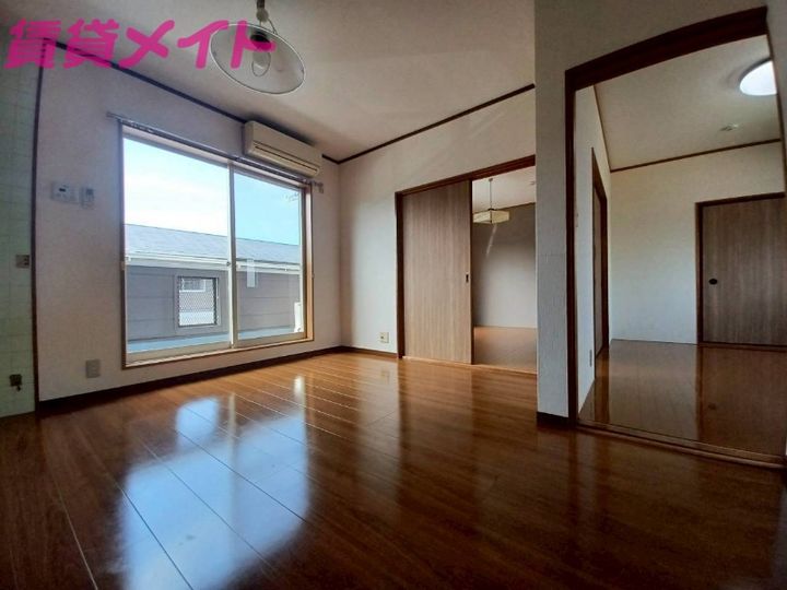 ハイツ白子本町1号館の居間