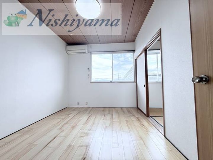 ニューフラワーハウスの居間