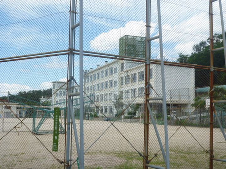 Uビルの周辺
