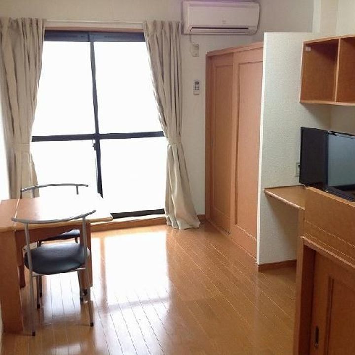 レオパレスルミナスの居間