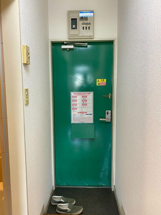 山津町レジデンスの玄関