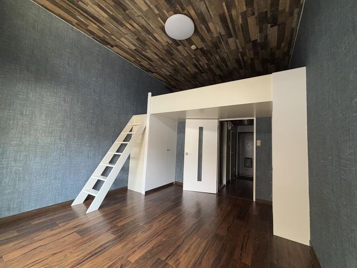 トゥジュールIIの居間