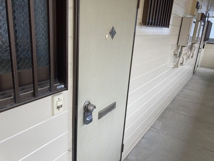 ハイツ野村の玄関