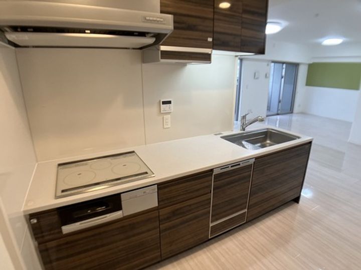 プレサンスロジェ国際通りレーヴタワーのキッチン