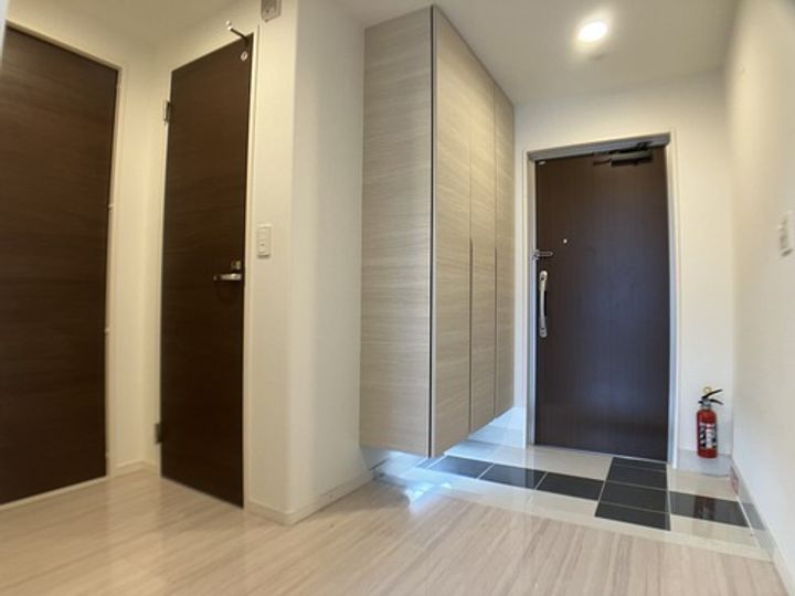 プレサンスロジェ国際通りレーヴタワーの玄関