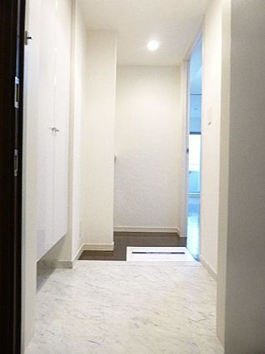 東京都港区赤坂7(マンション)の賃貸物件の玄関