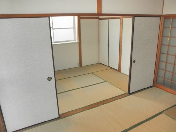 ファミールS月出の居間