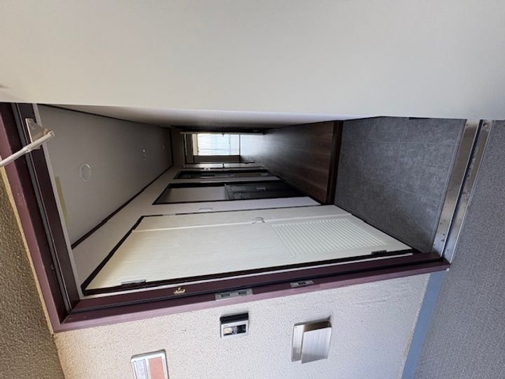 向陽台サニーハイツの玄関