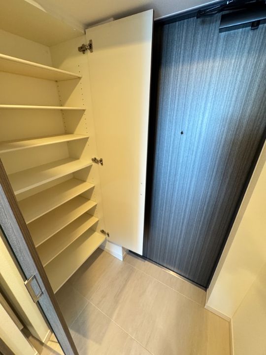 S-RESIDENCE堺浜寺broadの玄関