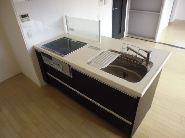 アーデン泉プレミアのキッチン