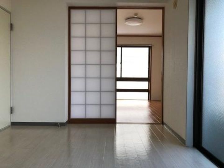 トラスティ泉本町の居間