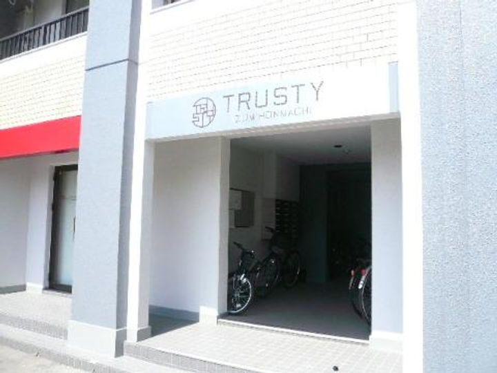 トラスティ泉本町の地図