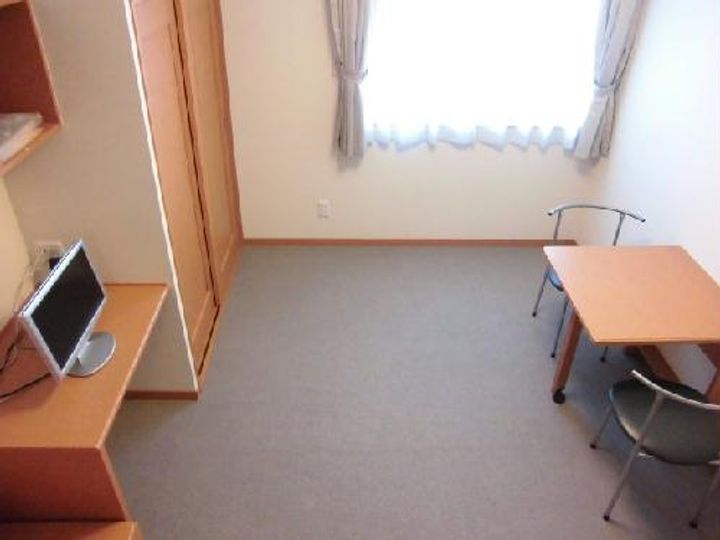 レオパレスプレヴェールの居間