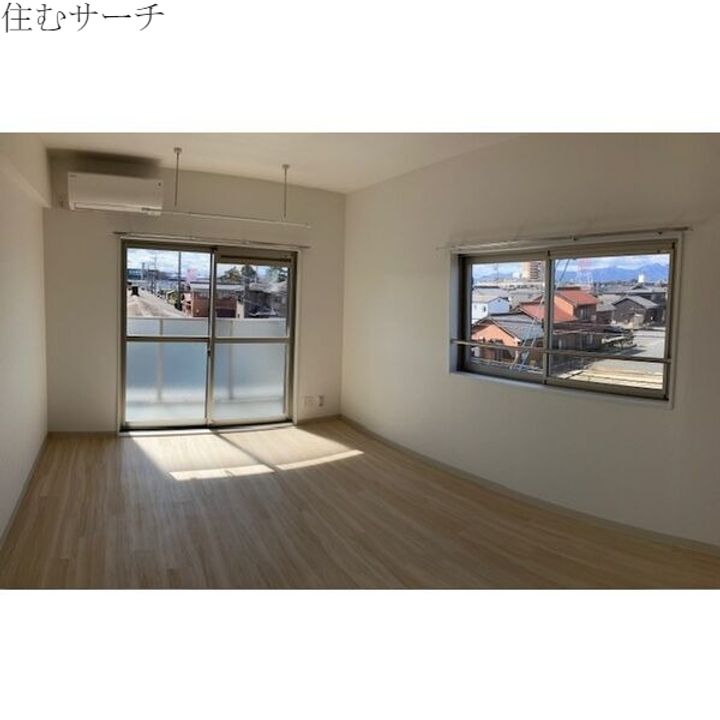 PLUMERIA shirasukaの居間