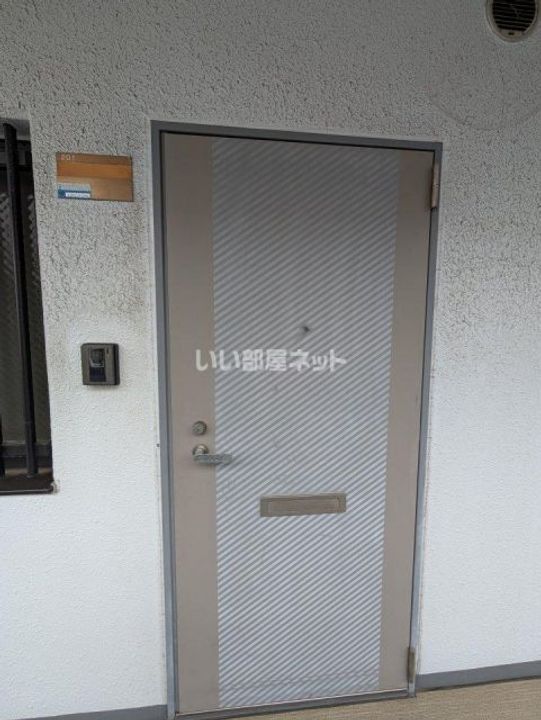 兵庫県尼崎市御園2(マンション)の賃貸物件の玄関