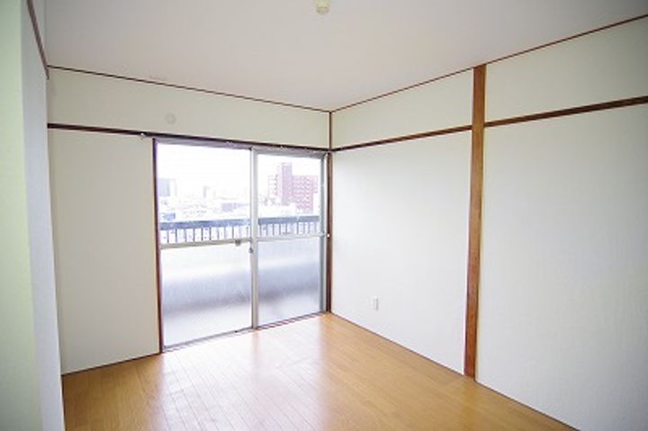 岡山県岡山市北区厚生町2(マンション)の賃貸物件の居間