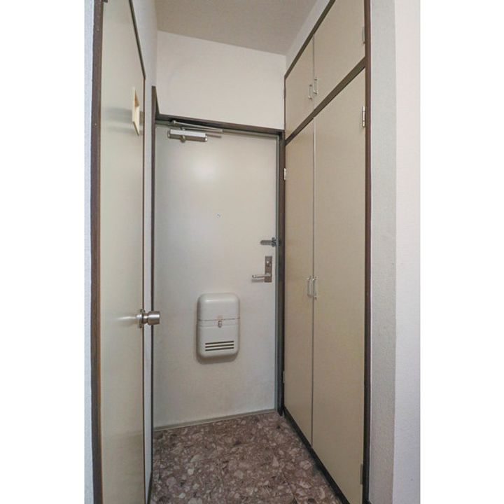 マンション・セトの玄関