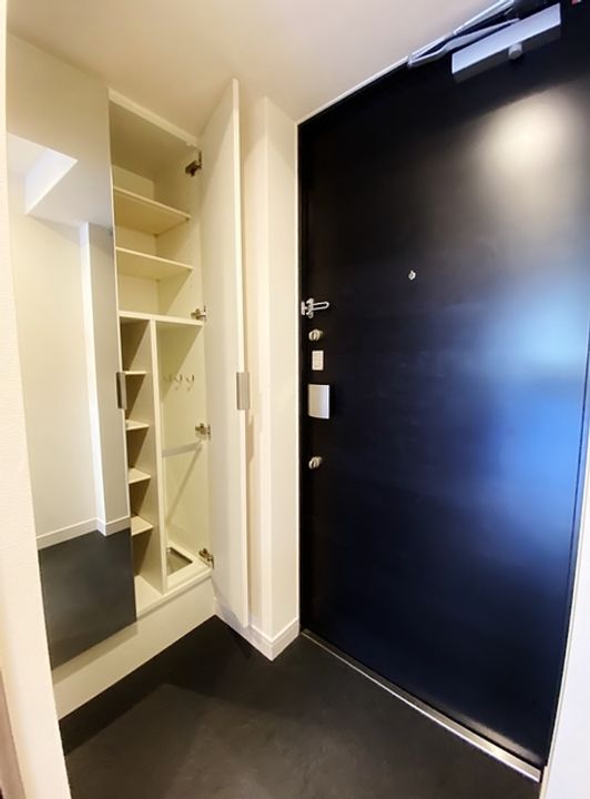 プレサンス西中島南方セレストの玄関