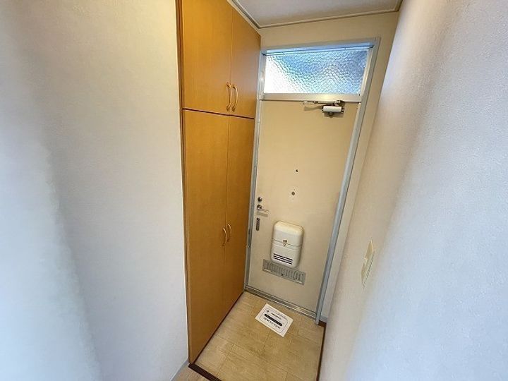 ファミール皆春の玄関