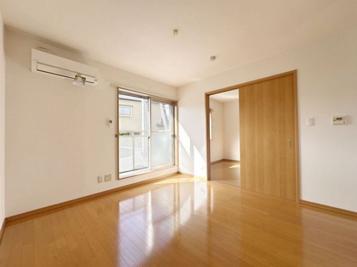 栃木県宇都宮市中岡本町(アパート)の賃貸物件の居間