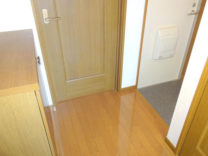 プラムロードの玄関