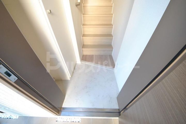 クレールメゾン西の玄関