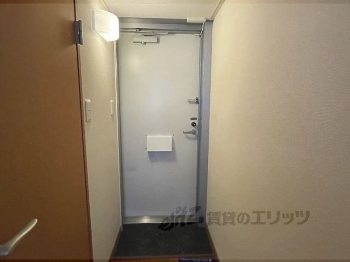 レオパレスUMEの玄関