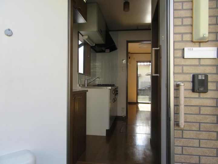 メゾネットKの玄関