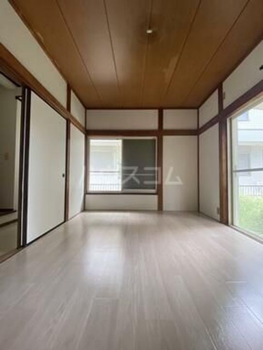 ハイツベルマーレVの居間