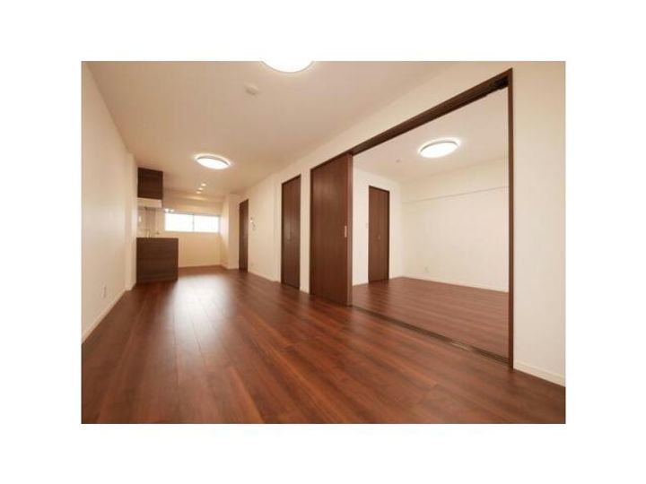 ハイライク栄ハイツの居間