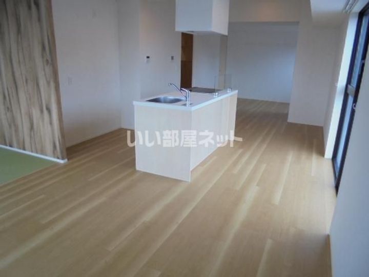 栃木県宇都宮市元今泉1(マンション)の賃貸物件の居間