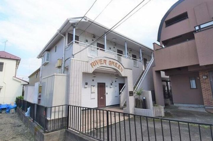 リバーグリーンの外観