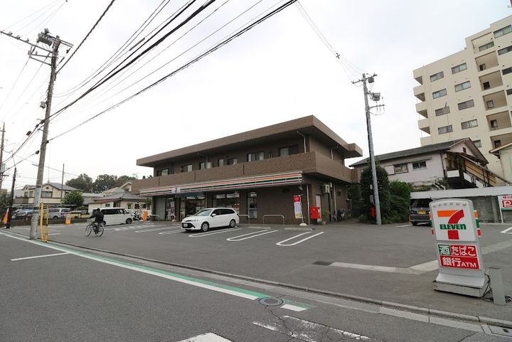 メゾン・ド・アイの周辺