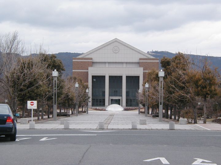 ユニヴェールの周辺