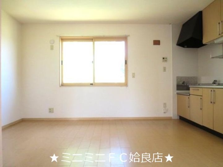 鹿児島県姶良市西餅田(アパート)の賃貸物件の居間