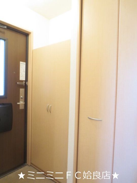 鹿児島県姶良市西餅田(アパート)の賃貸物件の玄関