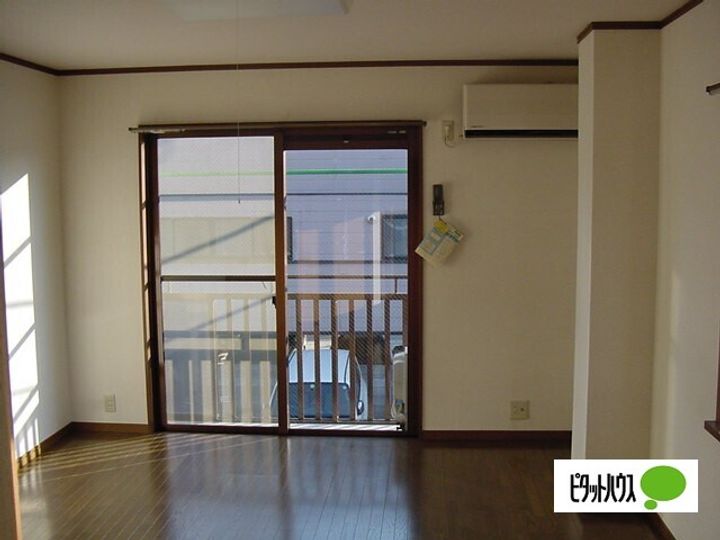 オリンピア原の居間