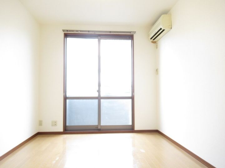 ローズハイム船橋宮本の居間